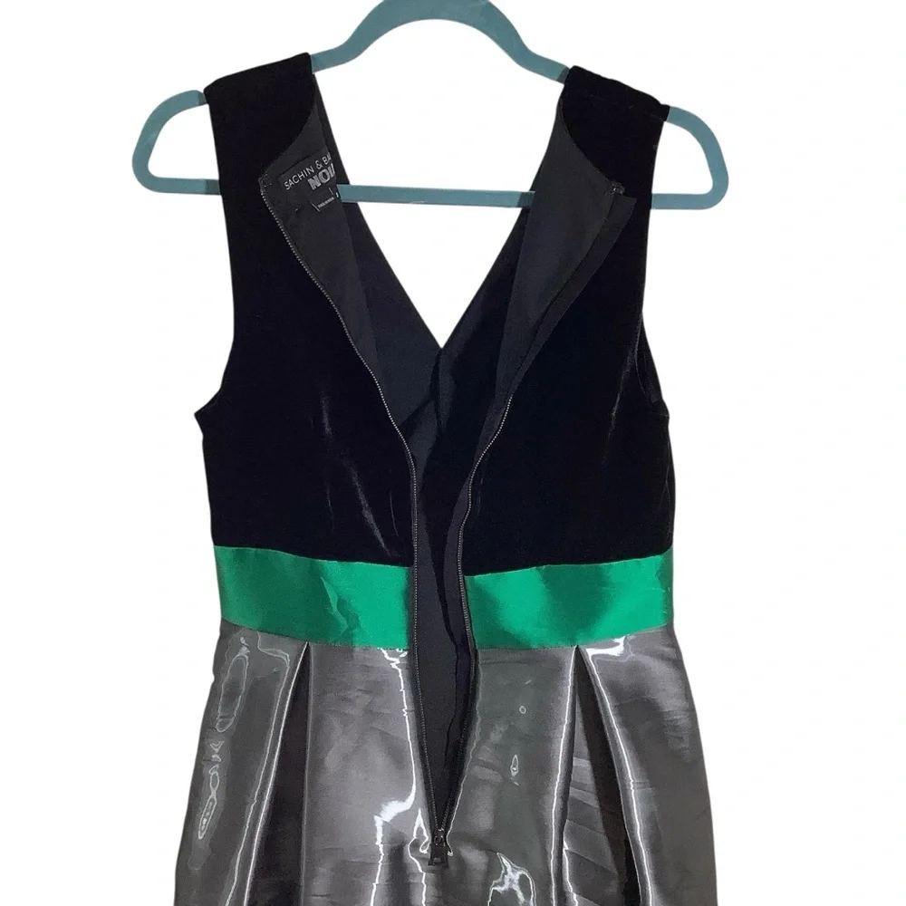 Sachin & Babi Noir Elegant Colorblock Sleeveless Dress
